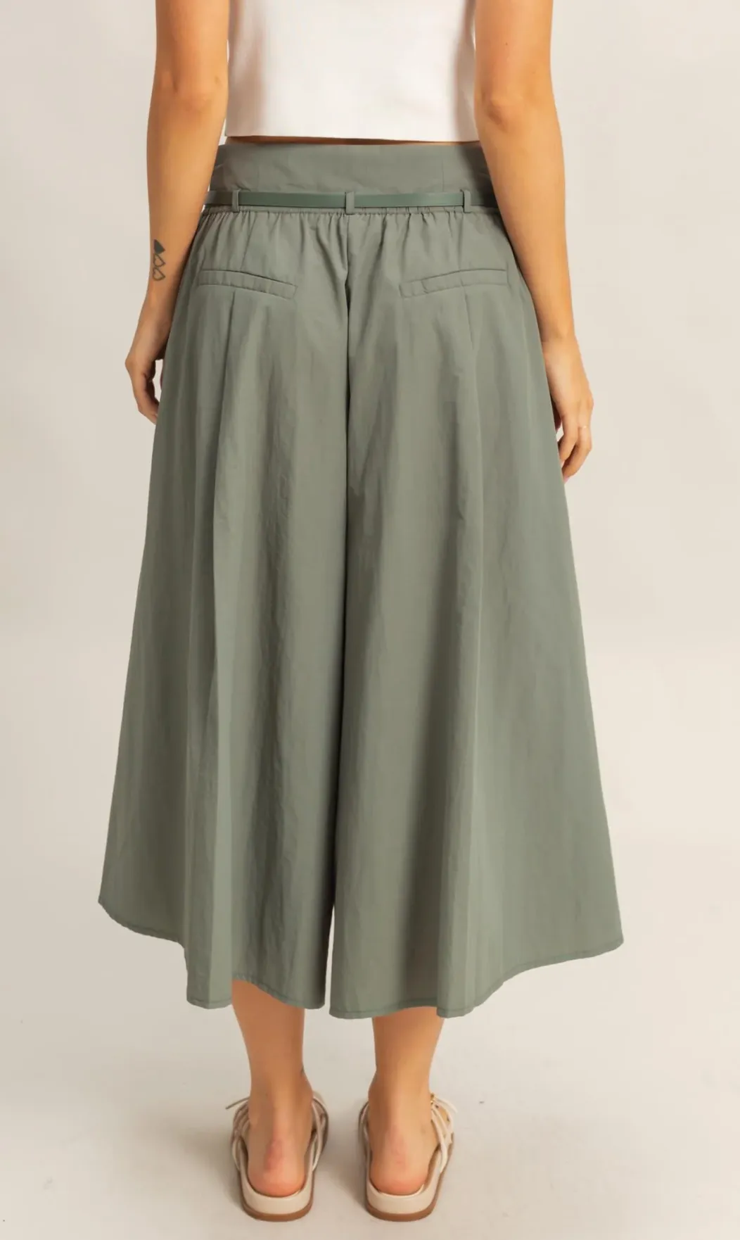 Belted Pleated High-Waist Culotte Pants - Olive Gray