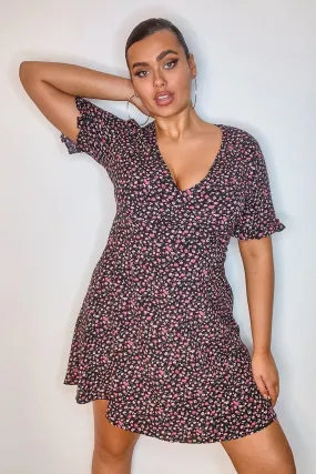Boohoo plus ditsy floral ruffle dress, black