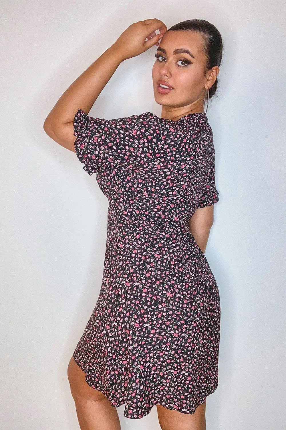 Boohoo plus ditsy floral ruffle dress, black